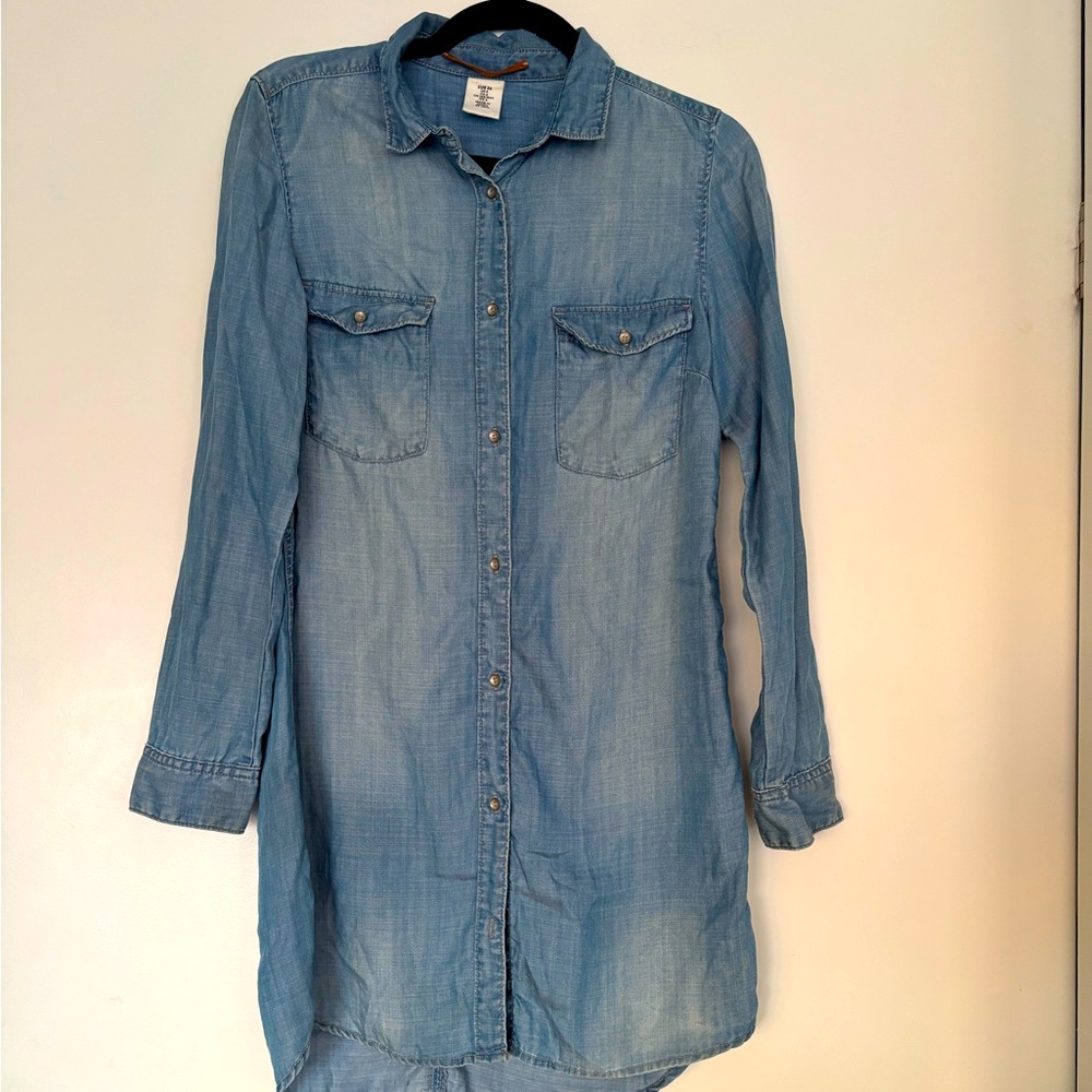 H&M Light Blue Denim Shirt in size medium